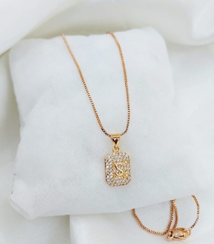 Golden 'S' pendant necklace
