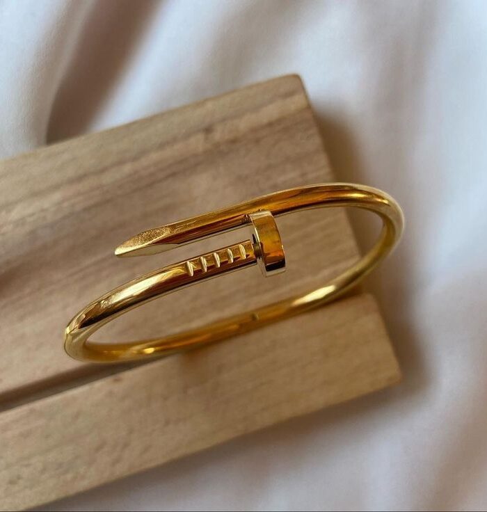 Trendy Golden nail designed bracelet